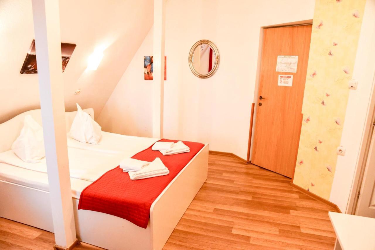 Pensiunea Vila Silva I Hateg Bagian luar foto